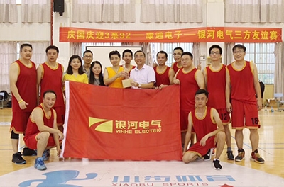 國(guó)防科大、康通電子、銀河電氣展開(kāi)“慶國(guó)慶”三強(qiáng)籃球友誼賽
